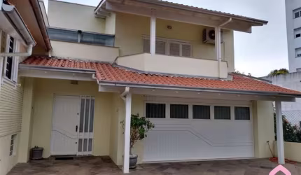 Casa com 3 quartos à venda no Pio X, Farroupilha  por R$ 990.000