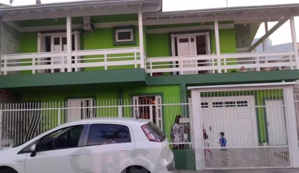 Casa com 4 quartos à venda na Nossa Senhora do Rosário, Caxias do Sul , 180 m2 por R$ 905.000