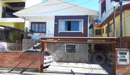 Casa com 9 quartos à venda no Rio Branco, Caxias do Sul , 190 m2 por R$ 700.000