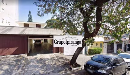 Sobrado com 3 dormitórios sendo 1 suíte, 5 banheiros e 2 vagas cobertas.