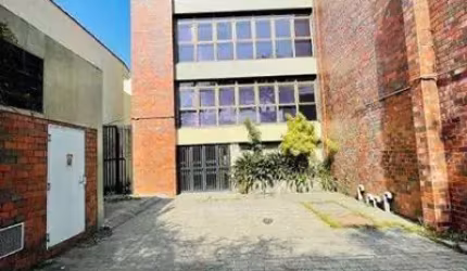 Prédio comercial próx. metrô Alto do Ipiranga, com 4 andares,  8 vagas de garagem na frente do imóvel