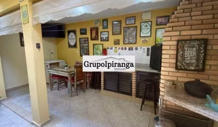 Sobrado com edícula,  Área Gourmet e Churrasqueira, 3 dormitórios,1 suíte com closet  e 2 vagas.