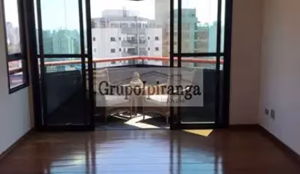 Apartamento com sacada, 3 dormitórios sendo um suíte e 3 vagas fixas com depósito