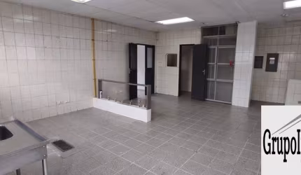 Imóvel comercial à 400 metros do Metrô Santa Cruz, são 3 pavimentos e 3 vagas de garagem.