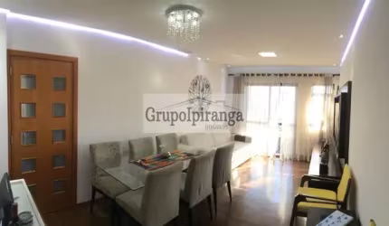 Apartamento todo reformado, com 3 dormitórios sendo 1 suíte com closet e 3 vagas de garagem cobertas e fixas.