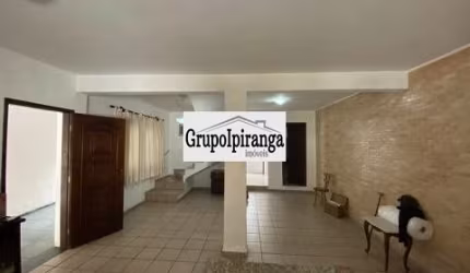 Sobrado com edícula, 3 dormitórios sendo 1 suíte 3 vagas de garagem.