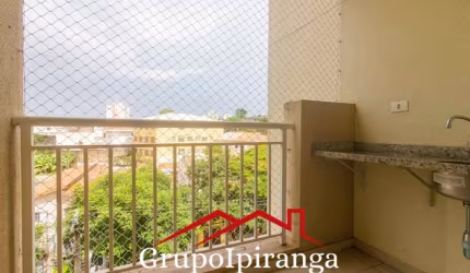 Apartamento com Varanda, 2 dormitórios sendo uma suíte e 1 vaga de garagem.