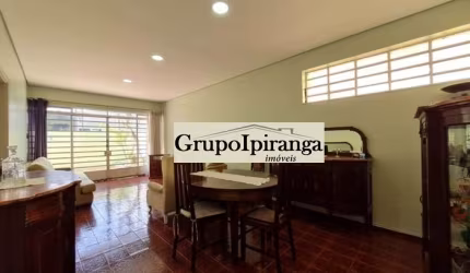 Casa térrea com edícula, 03 dormitórios sendo 1 suíte, quintal e 4 vagas de garagens