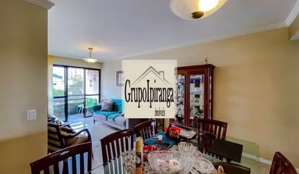 Apartamento com 3 dormitórios sendo 1 suíte, sacada e 2 vagas de garagem.