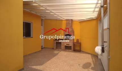 Sobrado com Churrasqueira, semi mobiliado, 2 suítes e 3 vagas de garagem