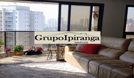 Apartamento com Varanda, 3 quartos, sendo 1 suíte e duas vagas de garagem.