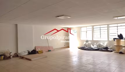 Salão comercial em condomínio, com 120m², 1 sala e 2 banheiros