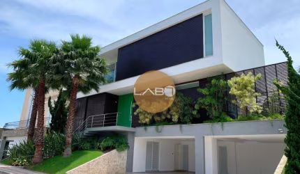 CASA A VENDA COM 4 SUÍTES EM CONDOMINIO FECHADO