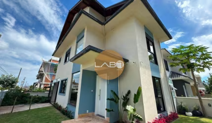 CASA COM 3 DORMITÓRIOS SENDO 1 SUÍTE