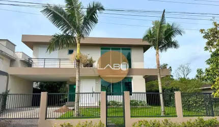 CASA A VENDA 3 SUÍTES PRÓXIMO A PRAIA
