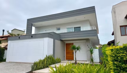 CASA 4 DORMITÓRIOS EM JURERE INTERNACIONAL