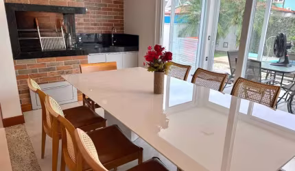 CASA 4 DORMITÓRIOS EM JURERE INTERNACIONAL