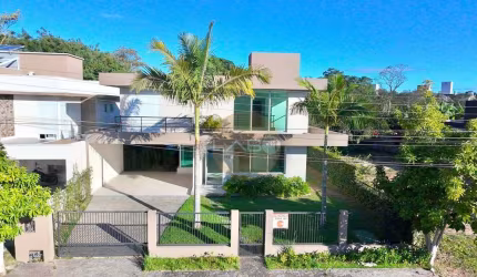 Casa para locação com 3 suítes, piscina e varanda gourmet na Cachoeira do Bom Jesus – Florianópolis