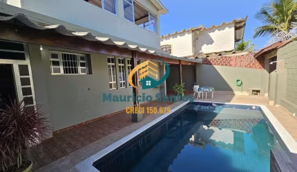 Casa em Mongaguá, bairro Jardim Marabá, vista para o mar, 4 dormitórios sendo 1 suíte, lazer com salão de jogos e piscina com cascata.
