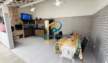 Casa em Mongaguá, bairro Centro, 3 dormitórios sendo 1 suíte, edícula, espaço grill com churrasqueira para o seu lazer bem próximo ao mar!!