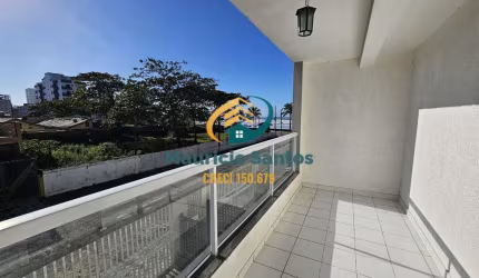 Sobrado Geminado em Mongaguá, bairro Santa Eugênia, 2 dormitórios, 2 banheiros, 2 vagas, sacada do dormitório com vista para o mar.