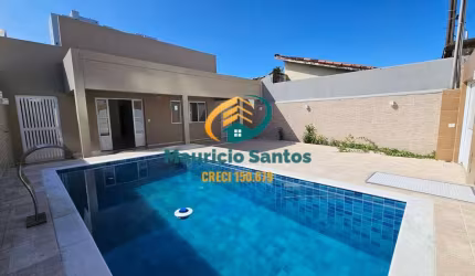 Casa Térrea em Mongaguá, bairro Vila São Paulo, nova e ampla com 3 dormitórios sendo 2 suítes, piscina e churrasqueira para o seu lazer, localizada na quadra da praia.