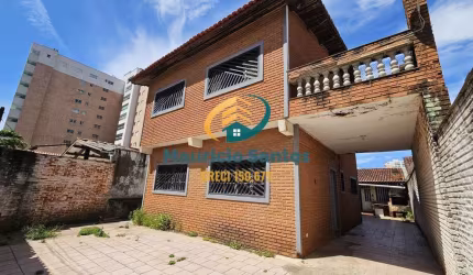 Sobrado em Mongaguá, bairro Jardim Marina, excelente localização, quadra da praia, 4 dormitórios sendo 1 suíte, edícula.