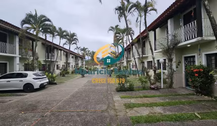 Sobrado em Condomínio Fechado em Bertioga, bairro Centro, reformado e de excelente padrão e localização, 2 dormitórios, lavabo e demais dependências, vaga de garagem!!