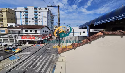 Apartamento Kitnet em Mongaguá, bairro Centro, localizado na principal avenida comercial da cidade, comércios de diversos segmentos nas imediações.