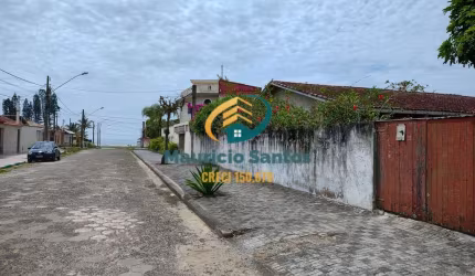 Casa em Mongaguá, bairro Flórida Mirim, 4 suítes e demais dependências, amplo quintal, próximo ao mar, Plataforma de Pesca e Parque Ecológico da cidade.