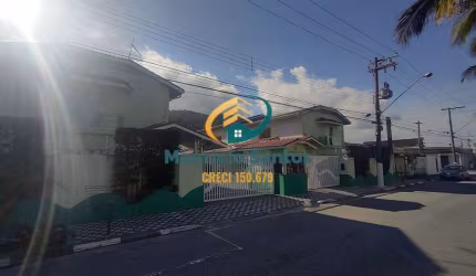 Sobrado em Condomínio fechado em Mongaguá, bairro Vila São Paulo, 2 dormitórios, lavabo, condomínio com espaço Grill, próximo ao centro da cidade