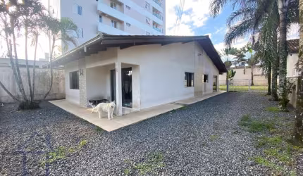 Casa térrea no Costa e Silva