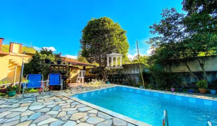 Casa à venda, 294 m² por R$ 790.000,00 - Vale do Paraíso - Teresópolis/RJ