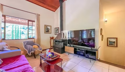 Casa com 3 dormitórios à venda, 267 m² por R$ 870.000,00 - Vargem Grande - Teresópolis/RJ