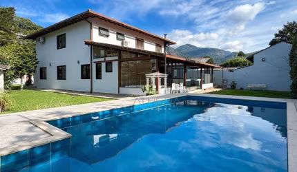 Casa com 4 dormitórios à venda, 390 m² por R$ 2.350.000,00 - Comary - Teresópolis/RJ