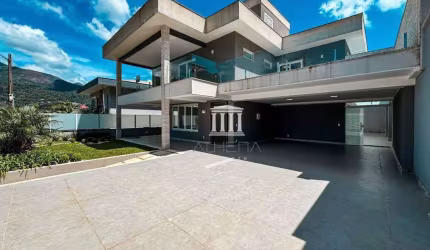 Casa com 4 dormitórios à venda, 381 m² por R$ 1.790.000,00 - Comary - Teresópolis/RJ
