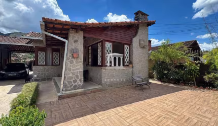 Casa com 3 dormitórios à venda, 185 m² por R$ 1.090.000,00 - Jardim Cascata - Teresópolis/RJ
