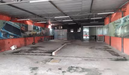 Galpão Comercial à Venda em São Paulo-SP, Bairro Mooca: 2 Banheiros, 376,97m² de Área!