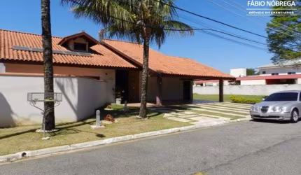 Belíssima casa para Venda e ou Locação no Condomínio Village Paineiras. Um dos melhores Condomínios de Pinda com 5 dormitórios sendo 4 suítes