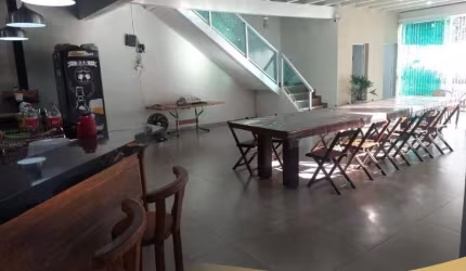 Casa residencial para Venda em Vale do Igapó, Bauru 4 dormitórios, 1 sala, 5 banheiros, 3 vagas 300,00 m² construída, 500,00 m² total