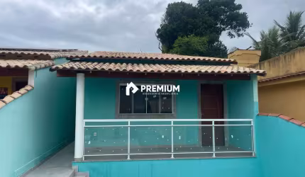 (VENDA) MORE EM CORDEIRINHO A POUCOS PASSOS DA PRAIA COM ÔNIBUS NA PORTA!