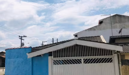 Casa de esquina à venda e apta para financiamento em Terra Preta
