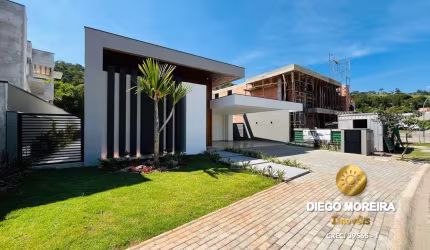 Casa de alto padrão à venda em condomínio com excelente localização