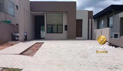 Casa de alto padrão à venda em condomínio fechado em Atibaia