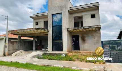 Casa à venda em Atibaia dentro de condomínio