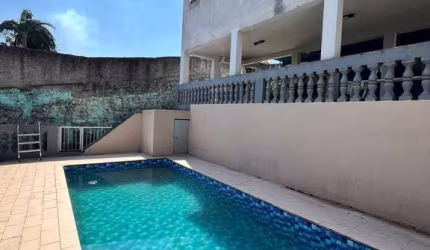 Casa á venda em condomínio Shangri-la em Atibaia