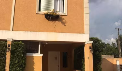 Casa com 2 suítes à venda em Atibaia dentro de Village