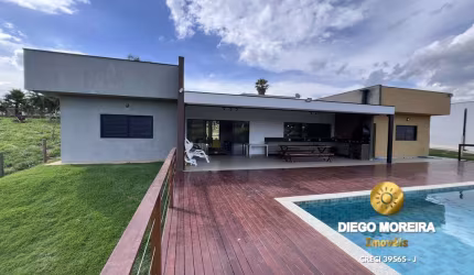 Viva em Estilo e Conforto na Natureza: Casa de Luxo em Condomínio