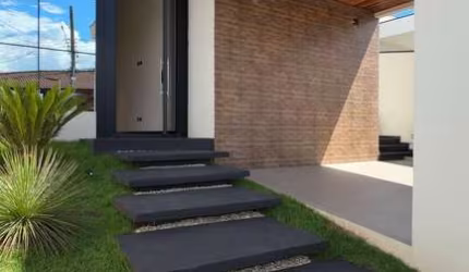 Casa Térrea Moderna à Venda em Atibaia!