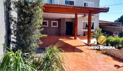 Casa à venda e disponível para locação em Atibaia